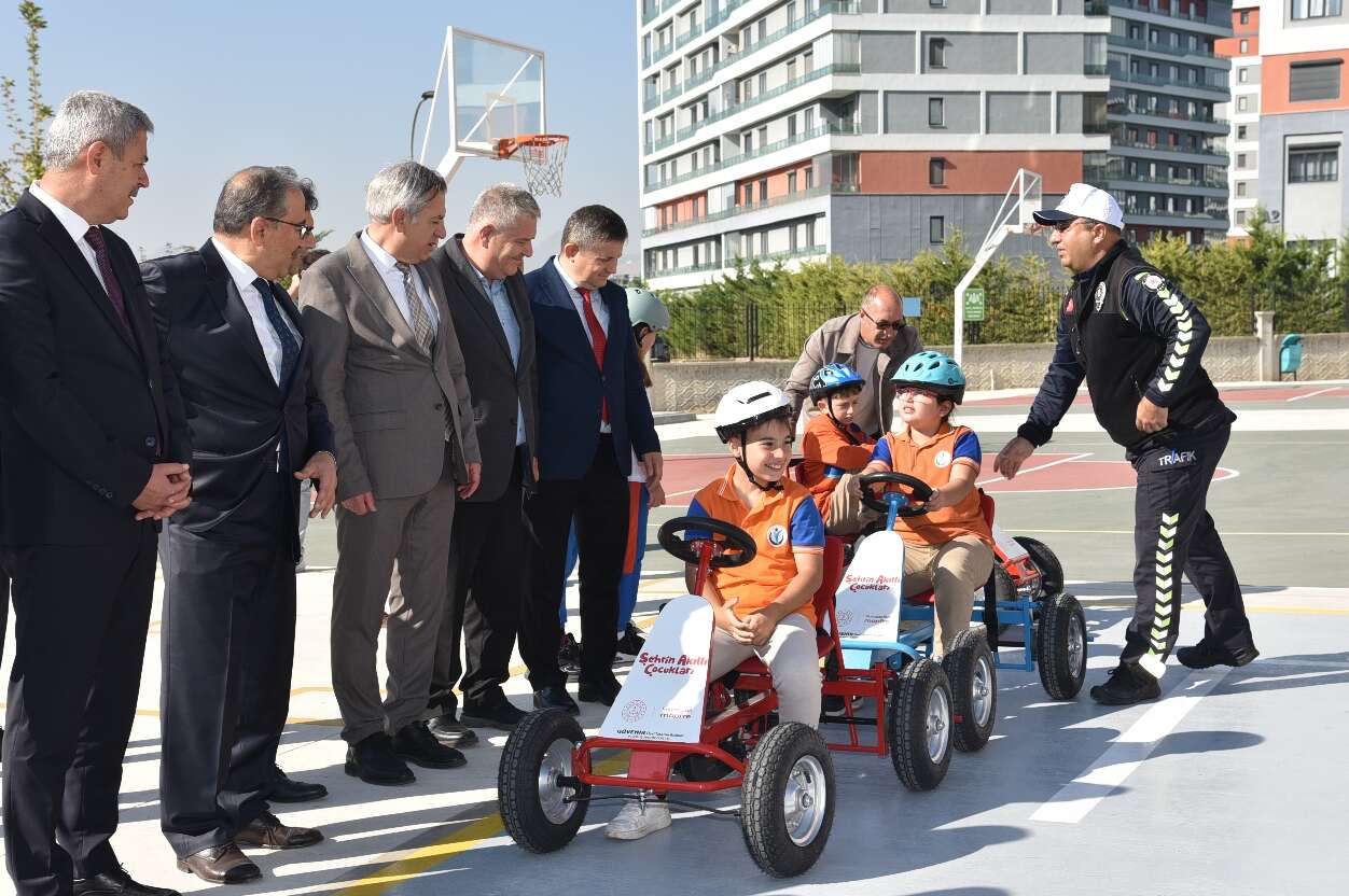 Minikler Konya’da trafiği yaşayarak öğrenecek 3